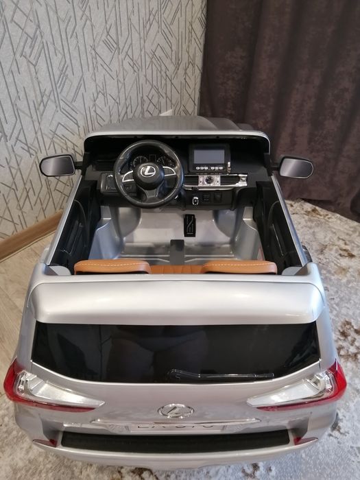 Продам детский автомобиль на аккумуляторе