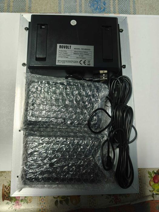 Panou solar cu 2 proiectoare si incarcare mobila