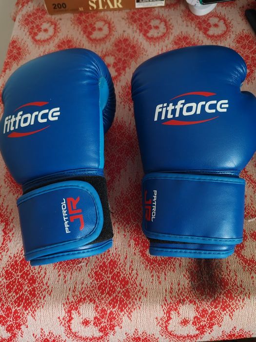 Vand manusi si bandaje kickbox