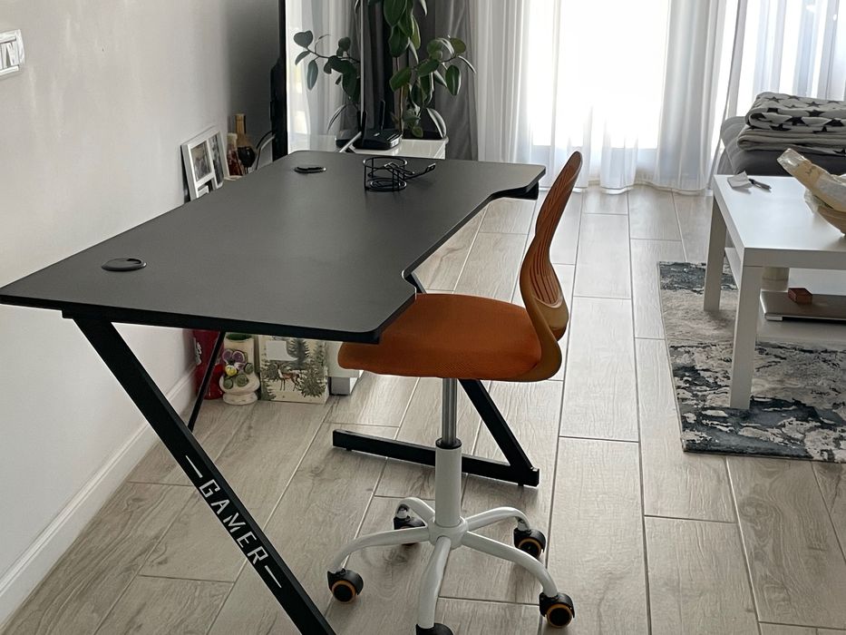 Birou gaming și scaun birou