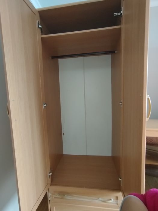 Стенка-шкаф состоит из 4 частей