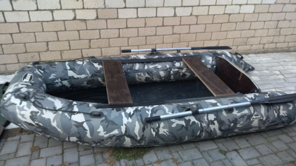 Лодка надувная с мотором.