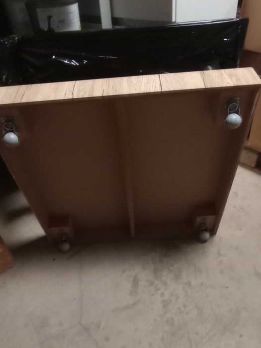 холна масичка на колела