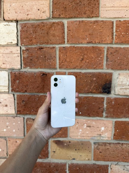 Продам iPhone 12 64GB