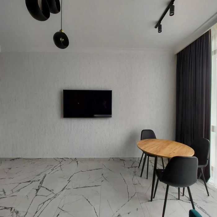 Дава се под наем Тристаен апартамент в Пловдив, Център - 99 кв.м за 433.5 € - Снимка #1