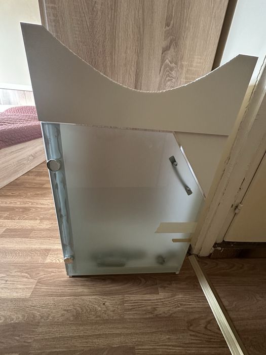 Долен шкаф за баня с умивалник