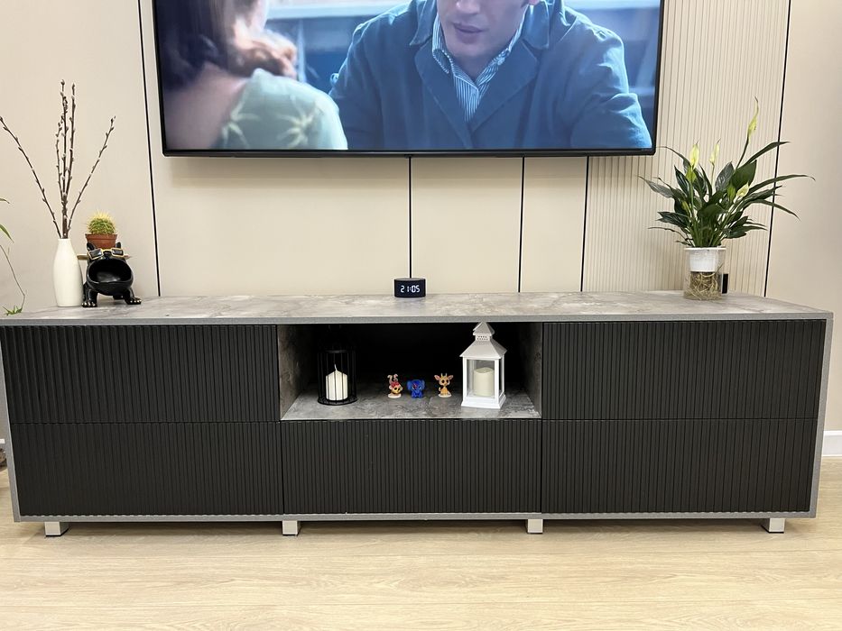 Продам вместительную тумбу ТВ