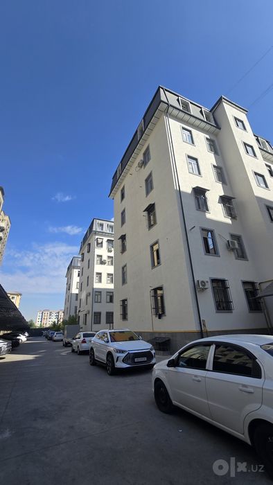 Срочно продаётся 3х комнатная в отличном расположение
