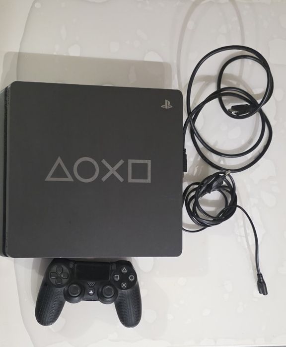 PS4 в отлично състояние+видео игри