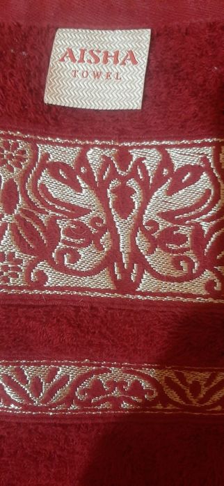 Полатенца банные 4 шт.в отличном состояние пользывалась один два раза.