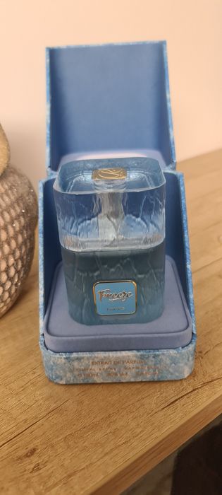 Vând parfum barbati