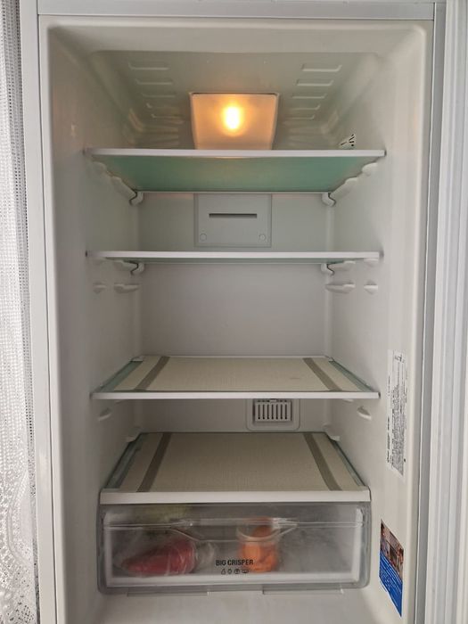 Продам холодильник Indesit