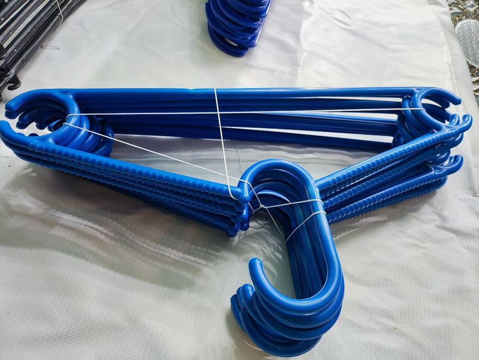 Вешалки в наличий