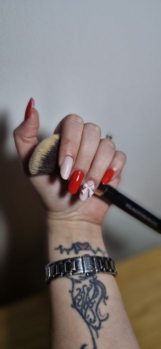 Pun unghii cu gel 80 lei