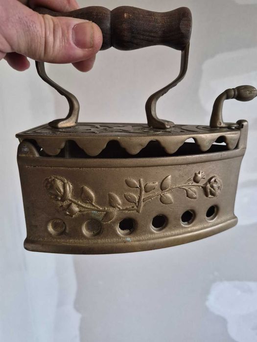 Красива ютия от месинг