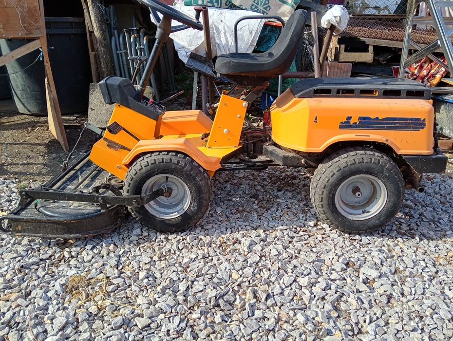 Tractorașe detuns iarbă