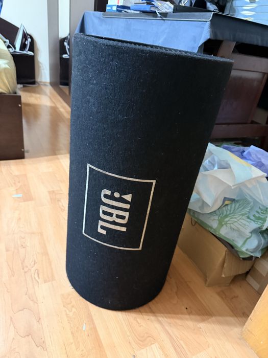 Subwoofer JBL functional