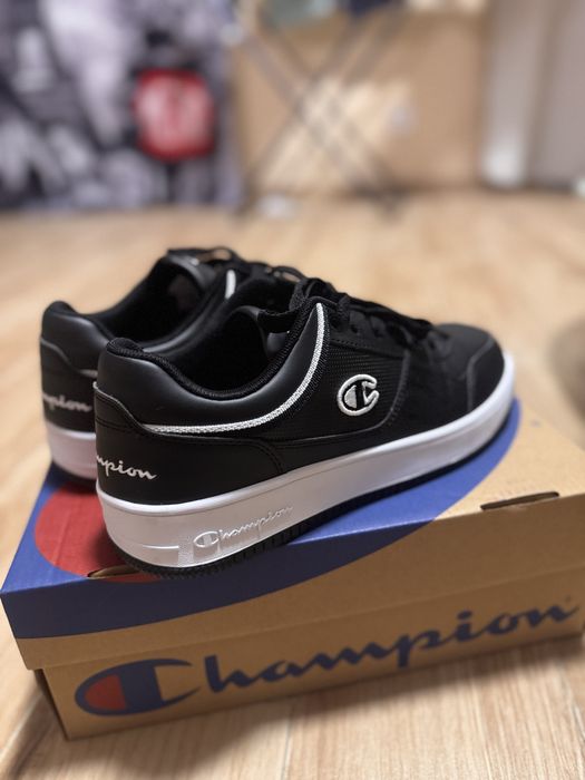 Чисто нови маратонки Champion