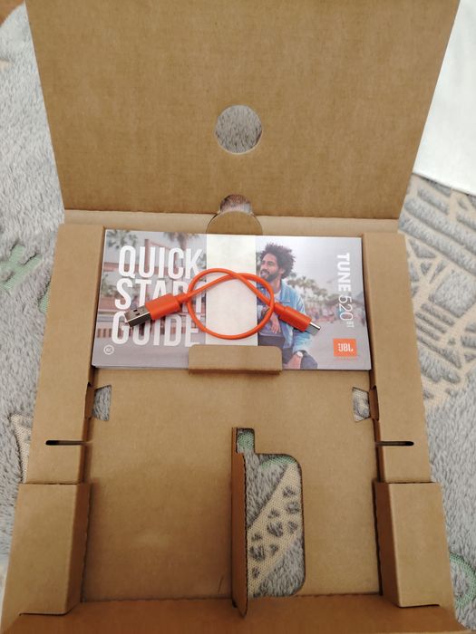 Продам оригинальные наушники JBL