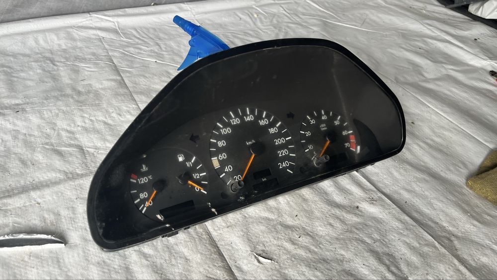 2 броя километраж Mercedes E W210 (1993-2000)