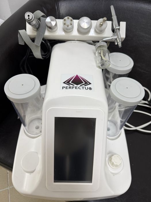 Vand combina cosmetica cu 7 functii