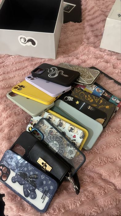 Отдам чехлы , айфон 12 про макс