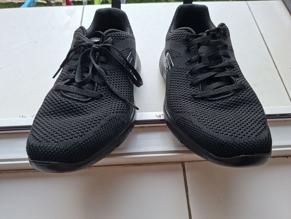 Vand adidasi Skechers