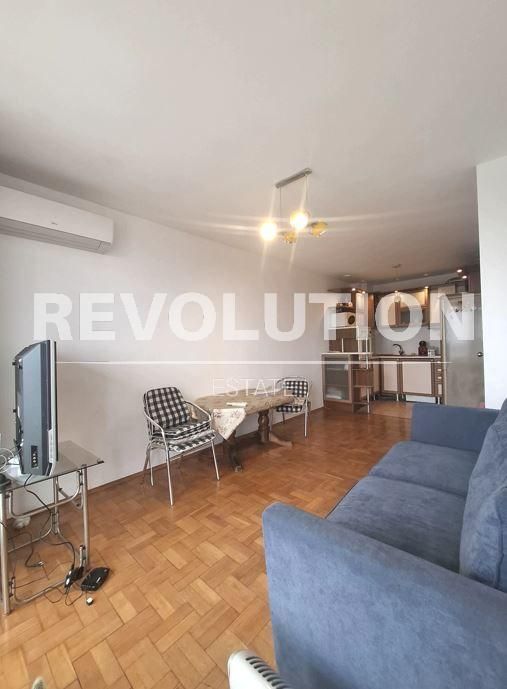 Тристаен апартамент в района на Винс!