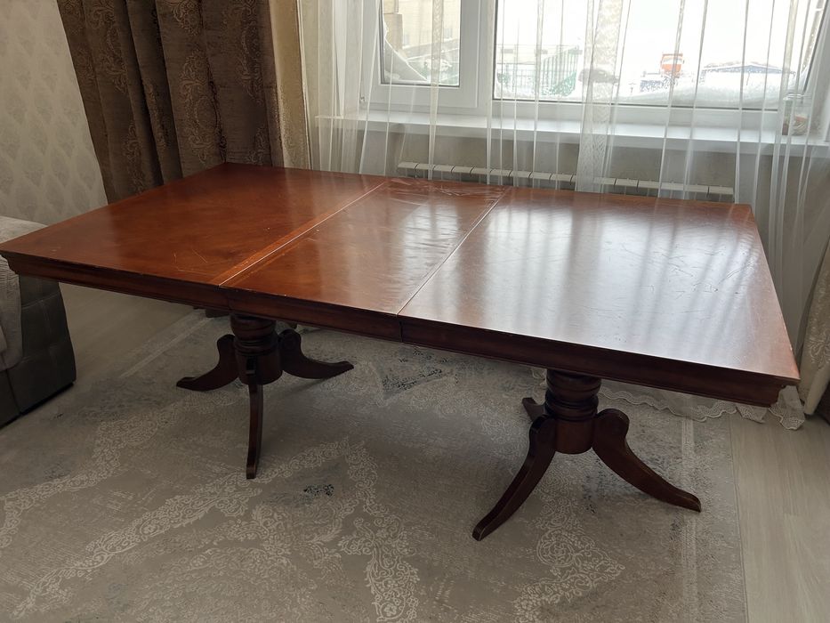 Стол в гостинную