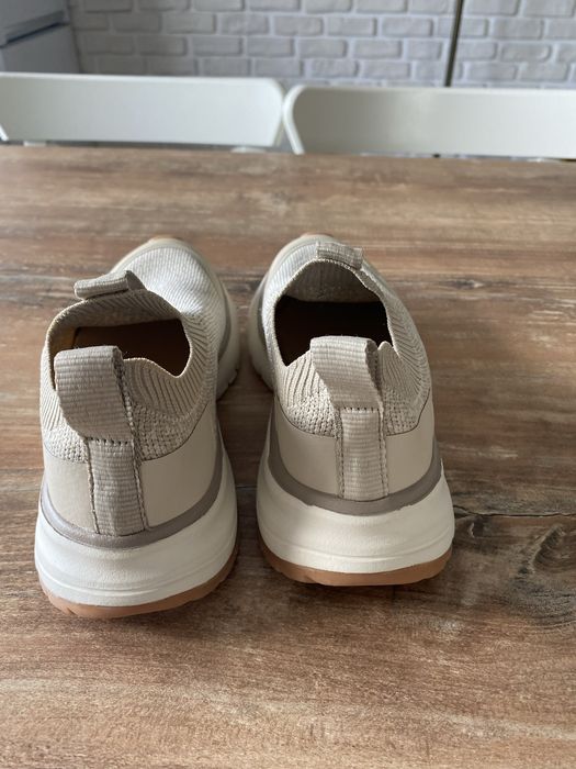 Vand papuci unisex , marimea 33, Zara, 100 lei