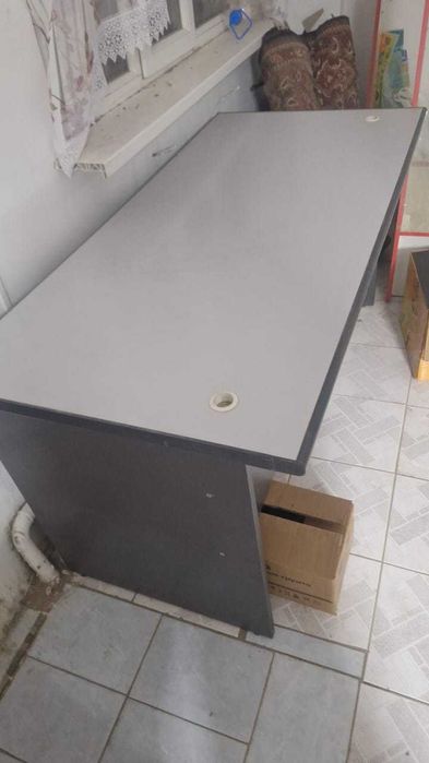 Продам Компьютерный стол в хорошем состоянии