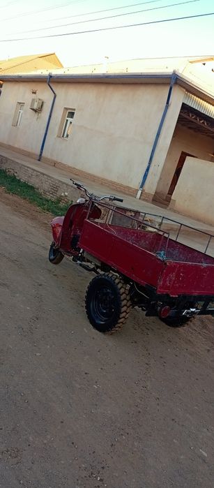 Mototsikl zor holatda