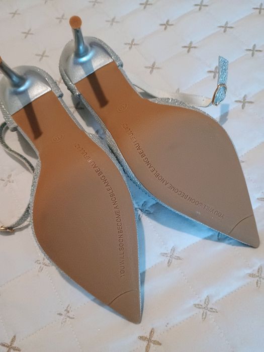 Сребристи обувки