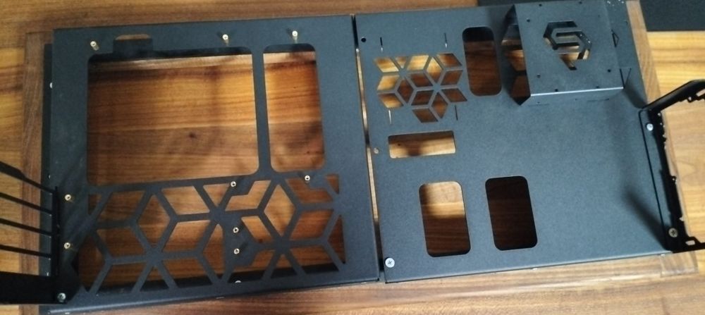 Продам кастомный настенный корпус