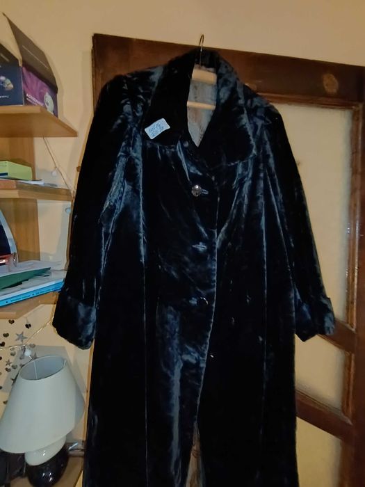 Vând palton din blana negru, elegant