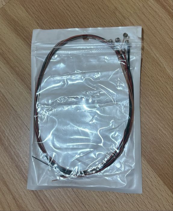 Цветни струни за китара