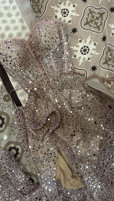 Бална рокля с пайети – нежен розов блясък