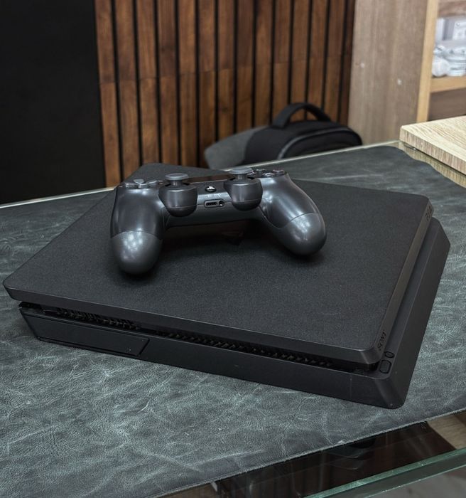Playstation 4 slim 1TB