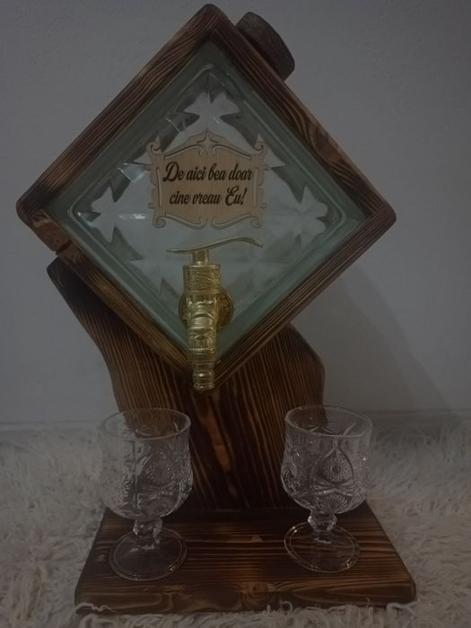 Vând recipiente pentru băuturi,cadouri