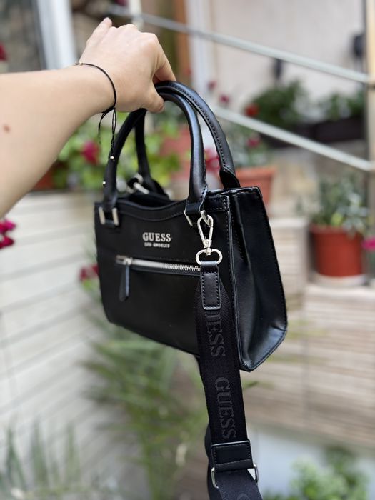 Дамска чанта Guess
