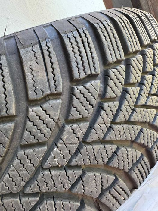 vand 4 anvelope iarna Bridgestone Blizzak 215/60/R17 LM005 an fabricatie 2025