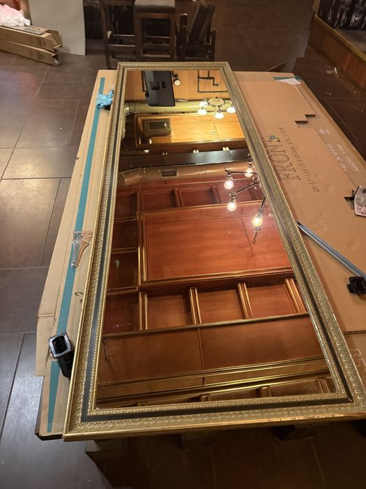 Голямо масивно огледало с дървена рамка