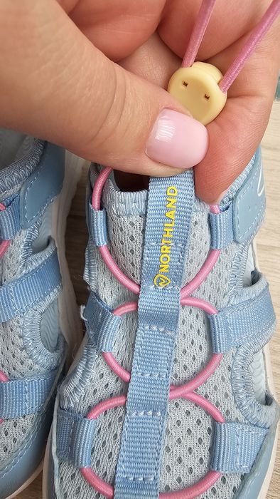 Продам детские сандалии