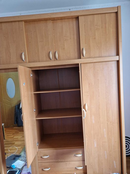 Срочно продаётся шкаф