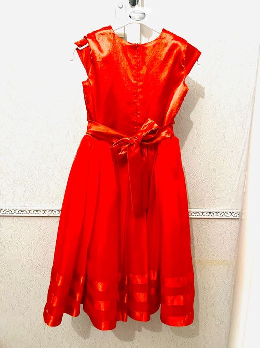 Платье нарядное на 4-6 лет