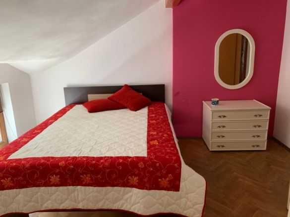 Дава се под наем Тристаен апартамент в Бургас, Център - 120 кв.м за 275 € - Снимка #1