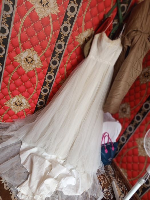 Продава се булченска бяла рокля