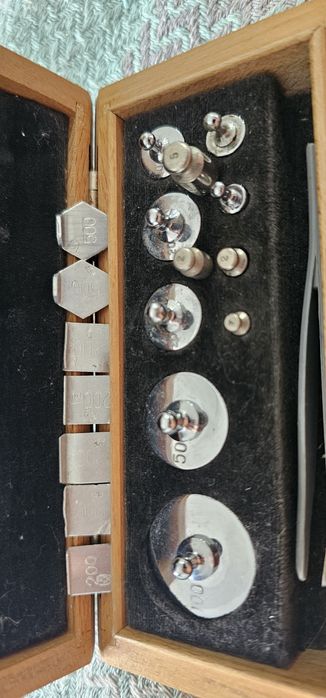 Набор гирек с щипцами