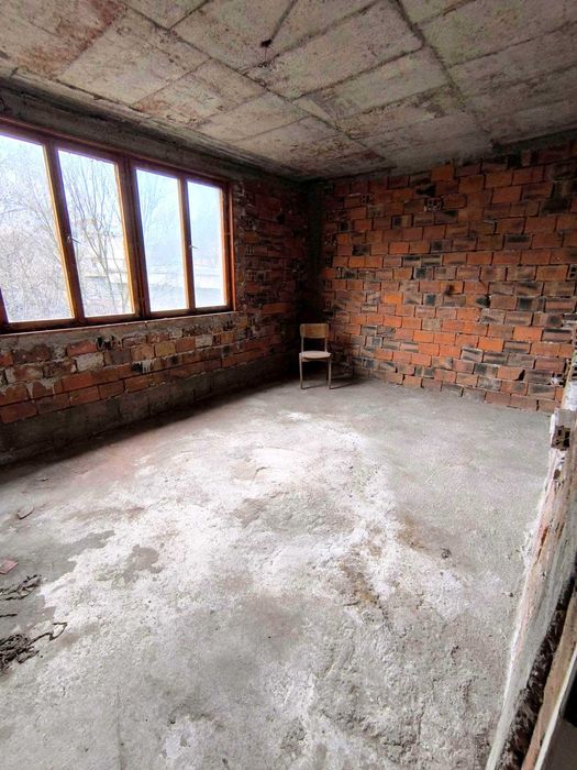 Продавам масивна къща в гр. Перник кв. Нов Драгановец