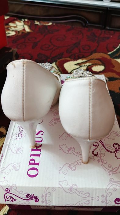 Tufli kelinchaklarga mos